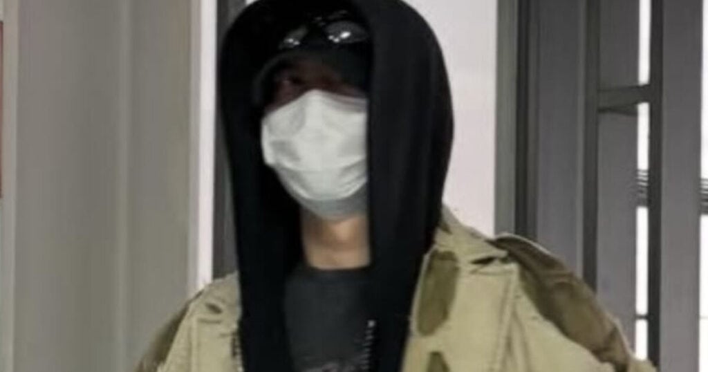 Ketika Outfit ‘Pengemis’ Bikin Melongo: Harga Fantastis di Balik Gaya Lee Donghwi