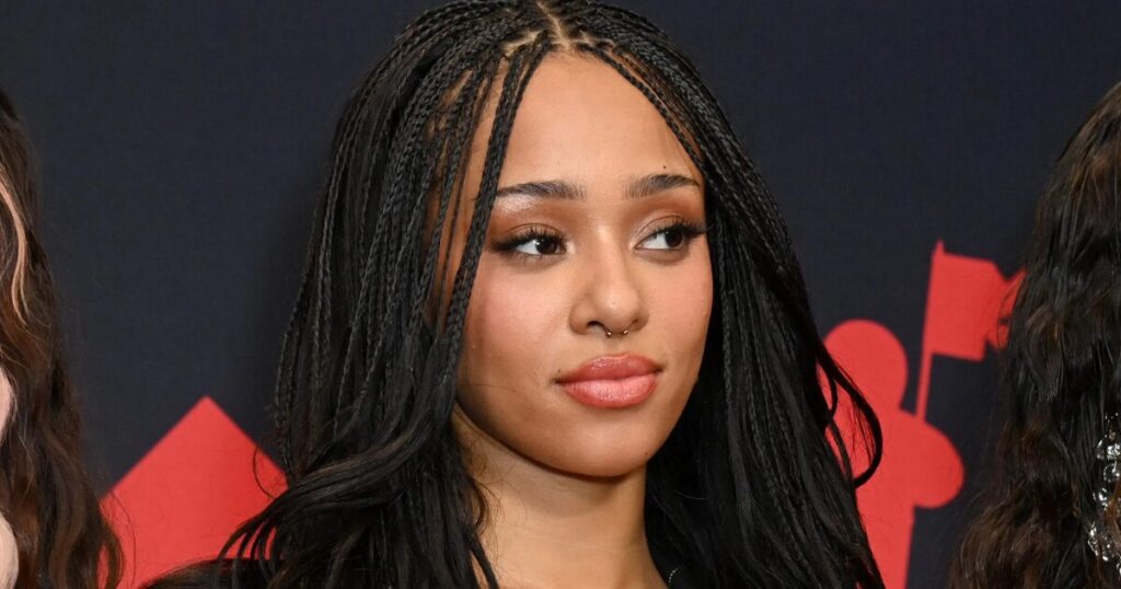 HYBE Buka Suara Soal Penampilan Manon di Coachella Bareng KATSEYE