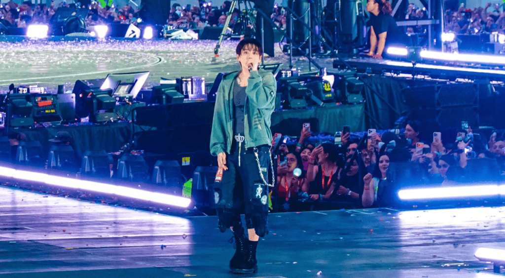 Jungkook Alami Cedera Punggung di Konser London, Fans Khawatir