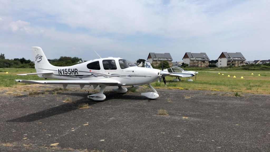 Avions privés l'un à côté de l'autre