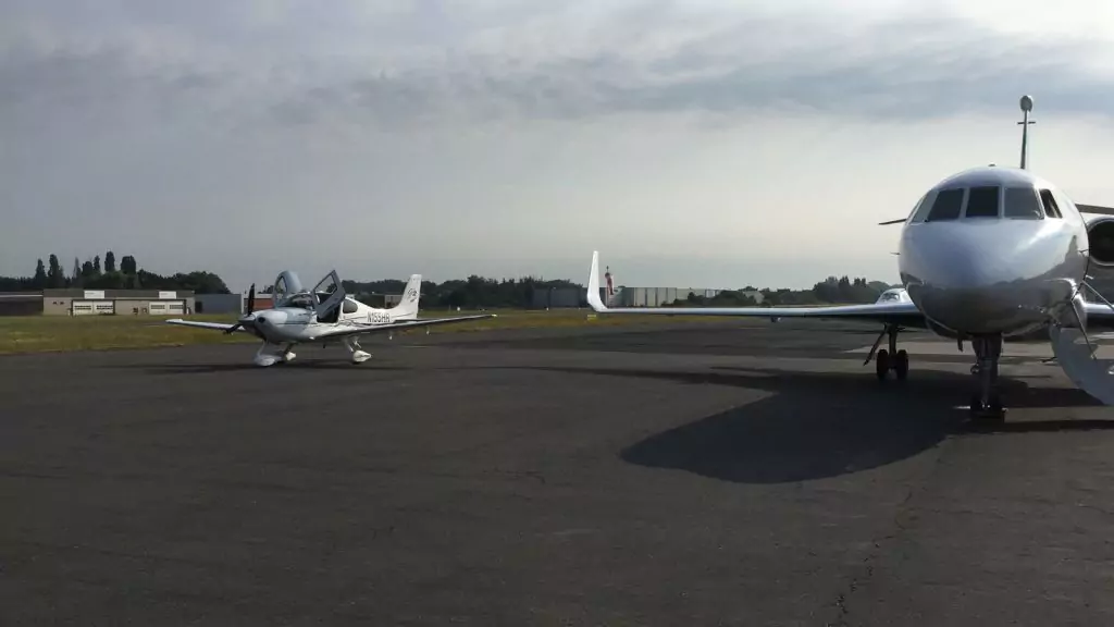 Differences between a propeller plane and a private jet, one of them is where to land