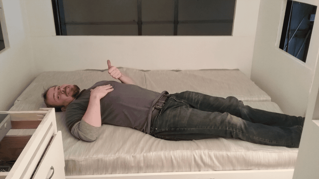 and a throwback, in case you forgot what bed style is like... we forgot to pull it out while THE folks were here.