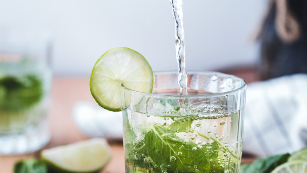 Virgin Mojito with sparkling water