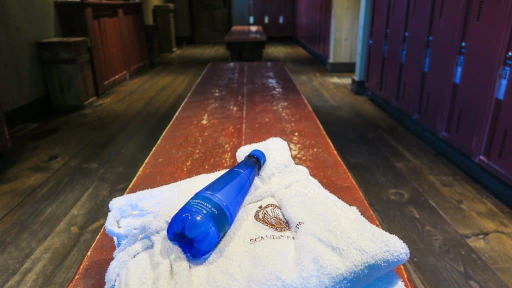 photo of robe and water bottle in the locker rooms at scandinave spa in mont-tremblant