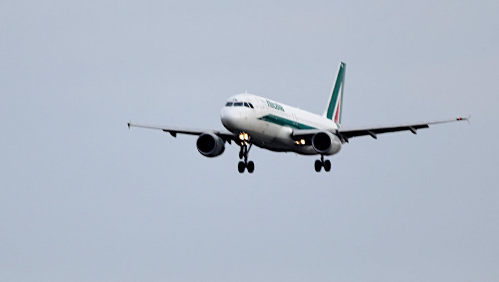 Un avion à l'atterrissage : CasperFlights facilite ces observations.