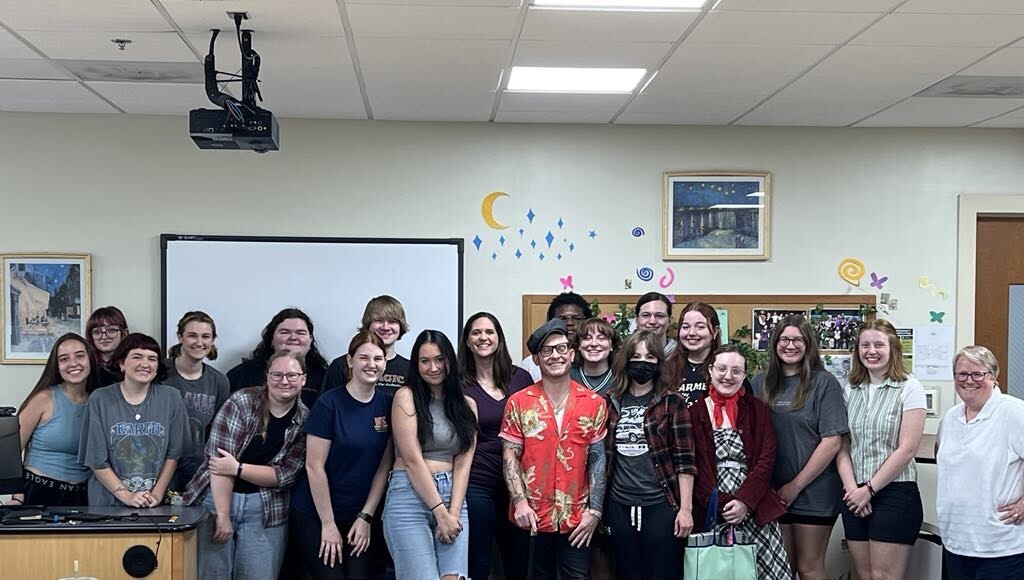 Punk rocker Rob Rufus opens up to students about personal struggles, path to fame