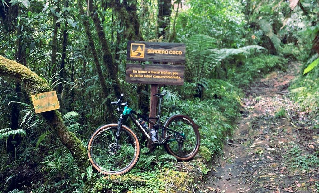 La bicicleta de Brandán en el sendero Coco (Sierra de las Minas)