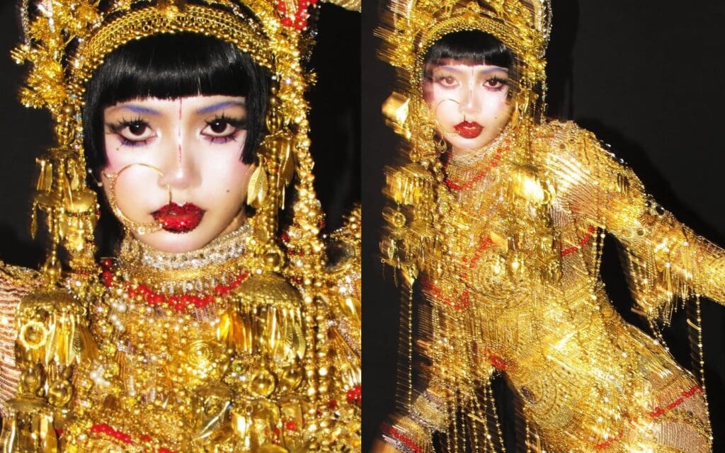 Lisa BLACKPINK Bikin Heboh dengan Kostum Halloween ‘Jibaro’