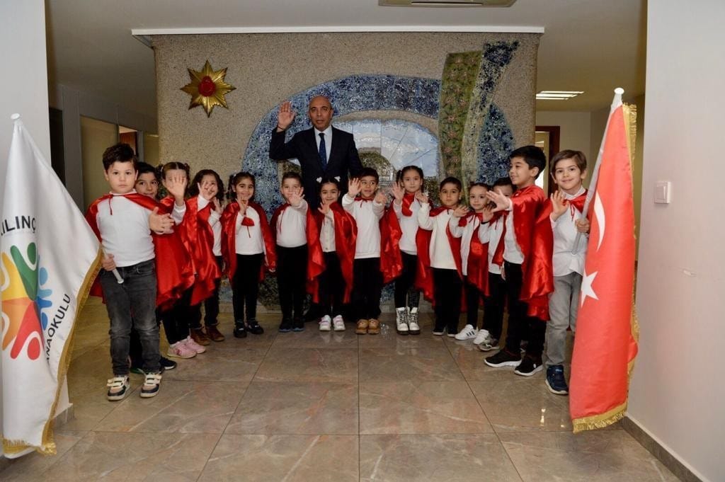 İzmirli minikler İstiklal Marşı’nın 10 kıtasını ezbere okudu