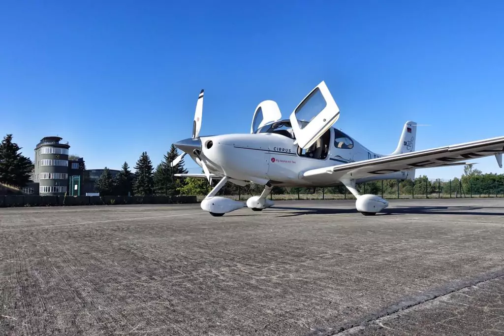 Le Cirrus SR22, jet privé de Fly Aeolus