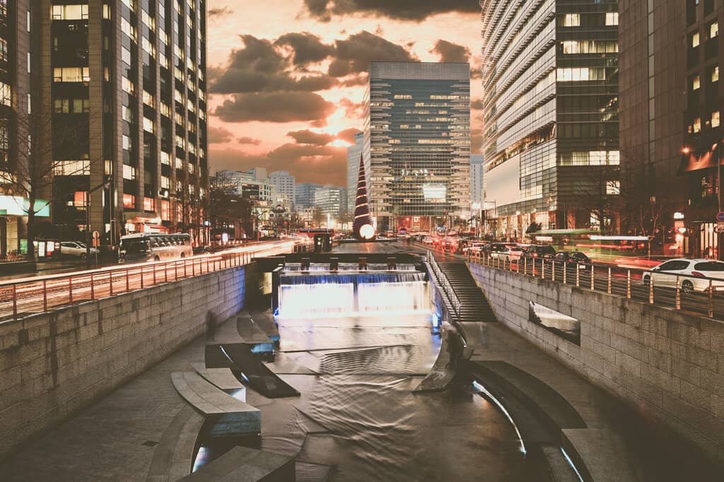 Walk Along The Cheonggyecheon Stream