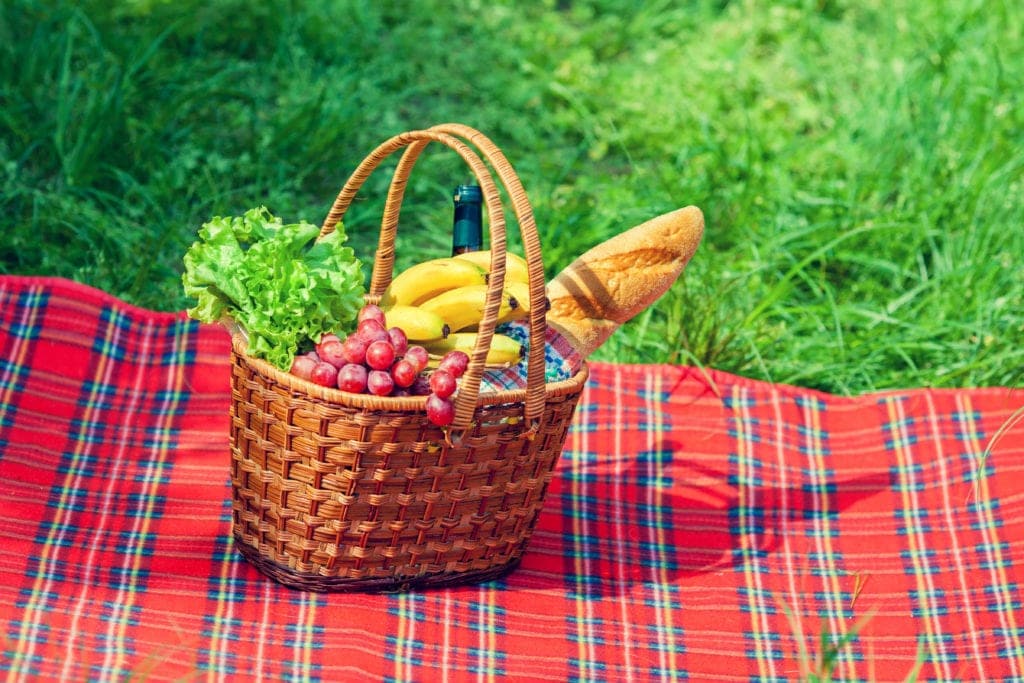 What to Wear on a First Date in Spring: A Complete Guide for Women 4 Online Dating Is Like A Picnic Basket