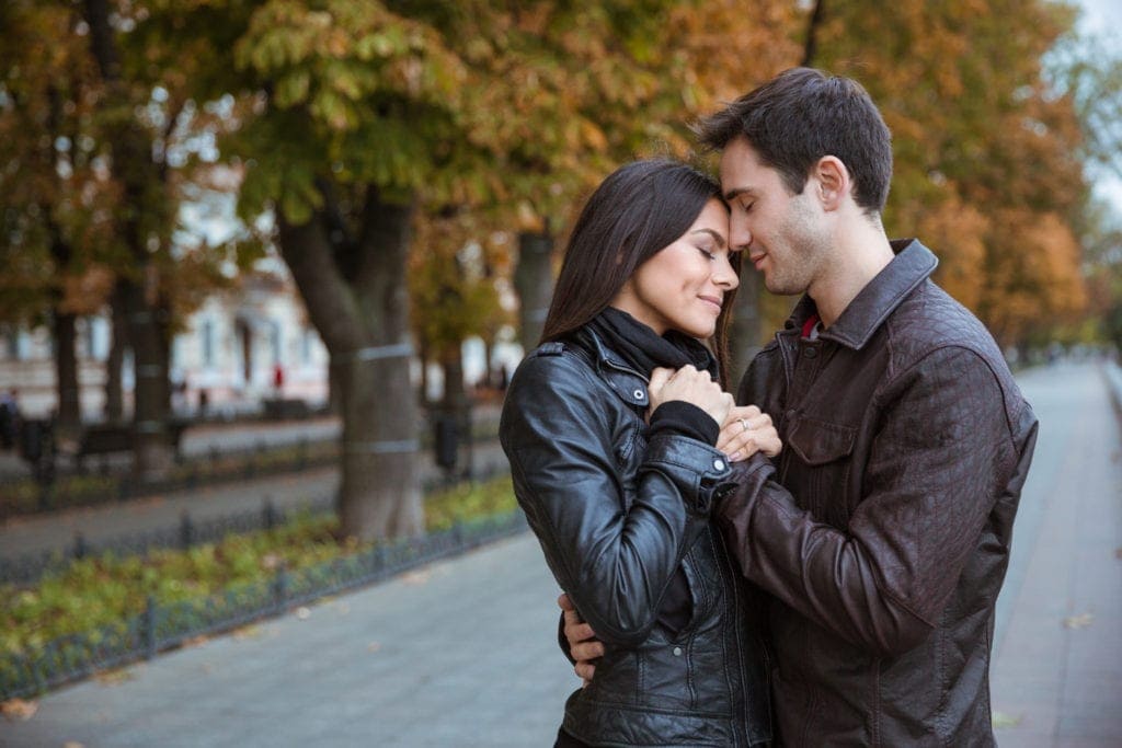 What to Wear on a First Date in Autumn: Fashionable Outfit Ideas for Women 3 dating during autumn, first date ideas, first date tips
