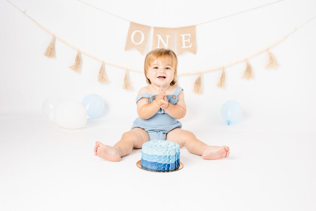 white natural baby cake smash photoshoot in Connecticut