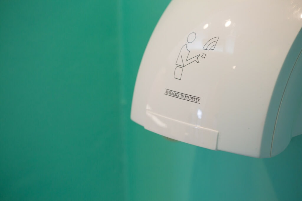 Sèche-mains électrique : comment bien choisir ?