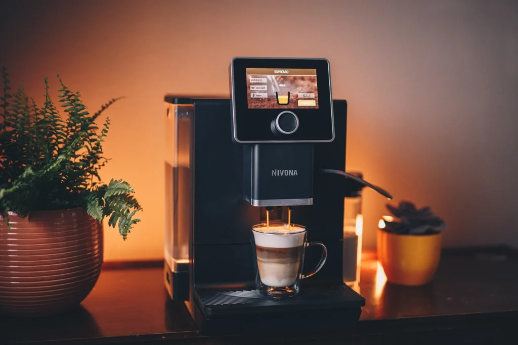 Automatický černý kávovar Nivona