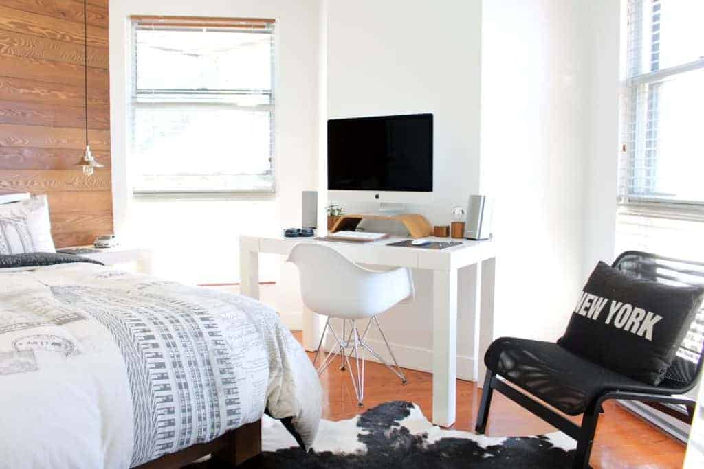 Little Spaces - White furnishings in a bright small room