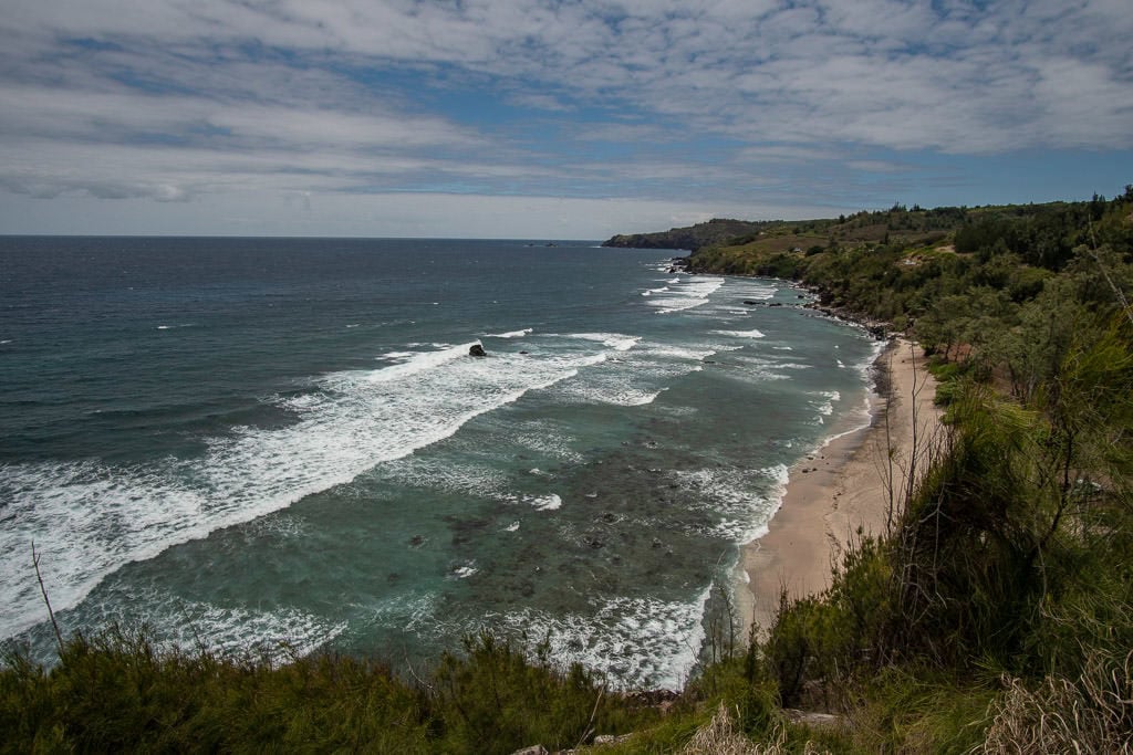 Overlook on the West Maui Loop Drive towards a very empty and secluded beach