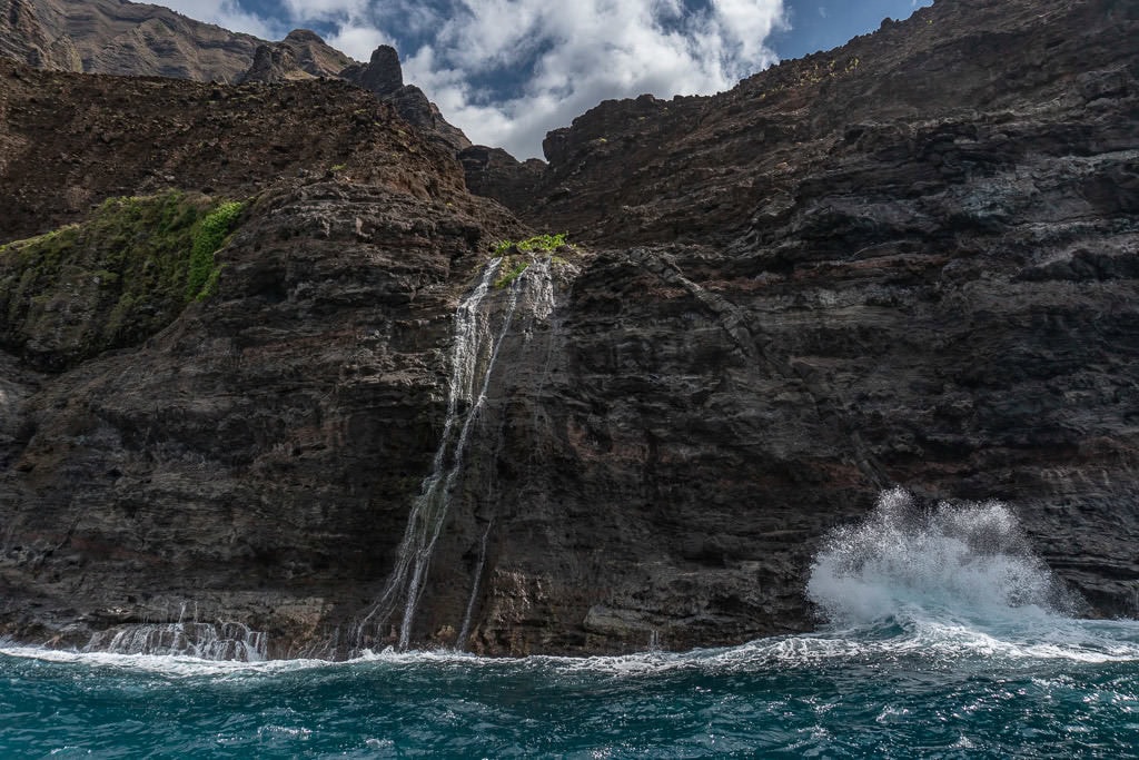 mini waterfall on napali coast boat tour 