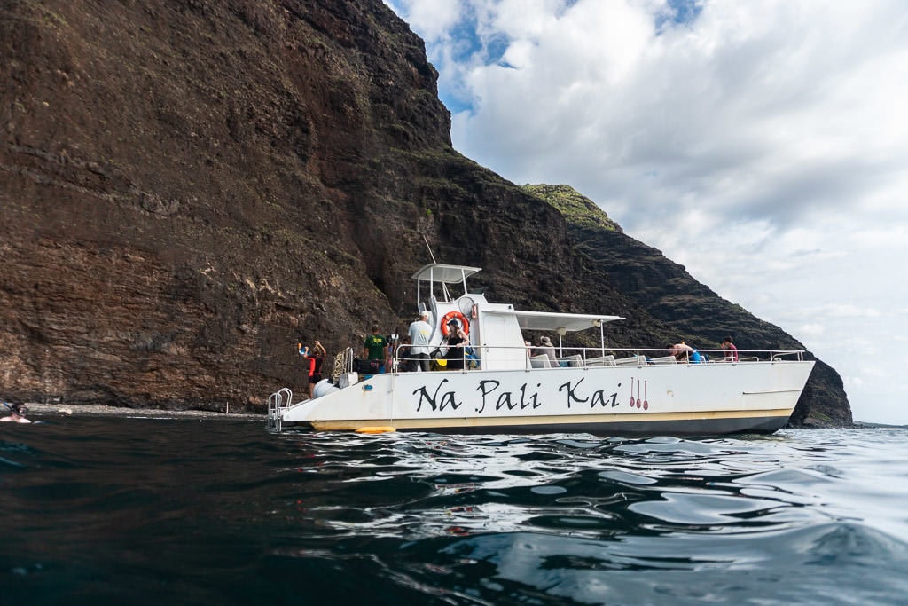 makana charters napali coast boat tour