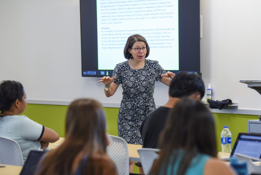 Dr. Amy Oatis Teaching a Class in the Science Center