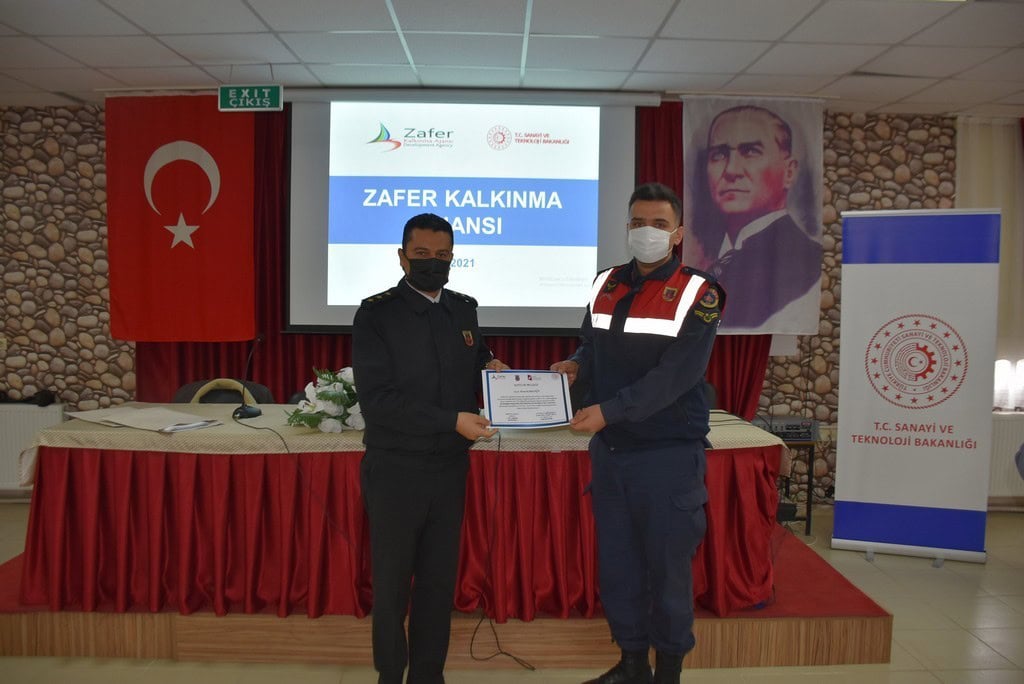 Salihli’de jandarma personeli İHA-1 pilot ehliyeti aldı