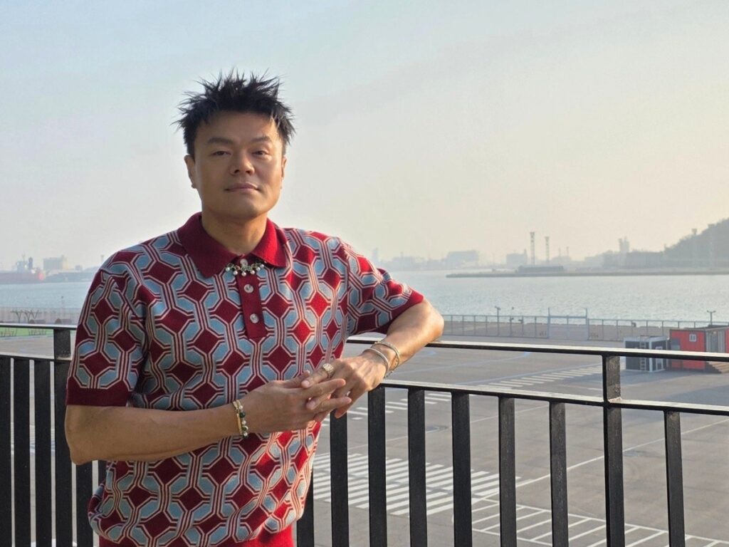 J.Y. Park dan Misi Budaya Global: Kolaborasi Keren Bareng STRAY KIDS & LE SSERAFIM