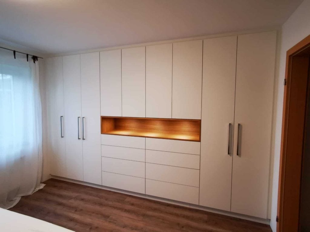 Kleiderschrank auf Mass