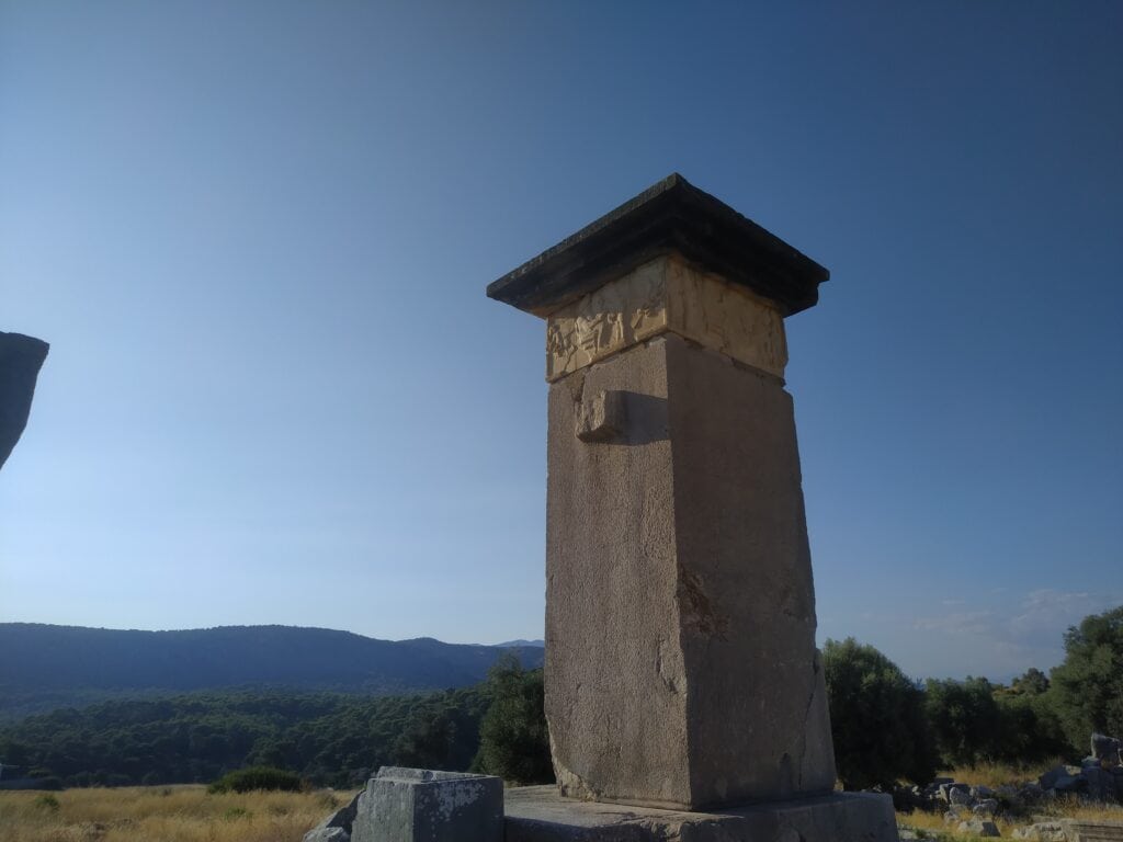 xanthos antik kenti harpy anıtı