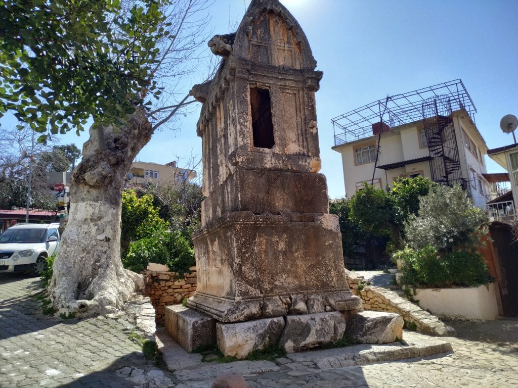 Aslanlı Lahit