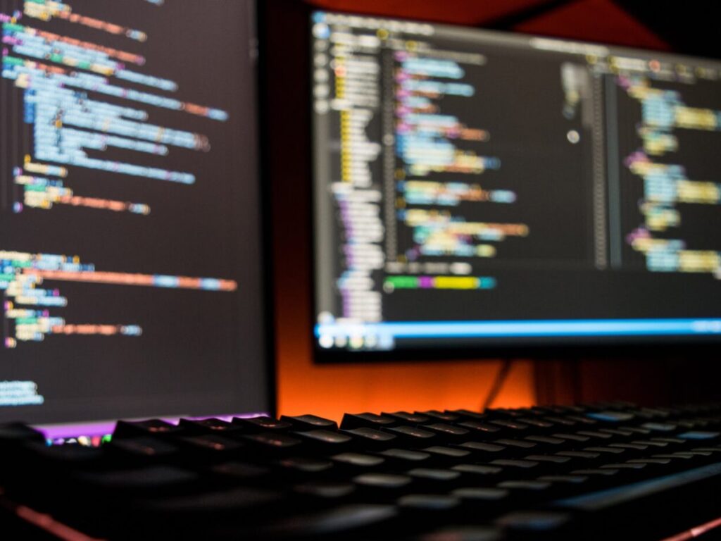 programming-code-on-screens