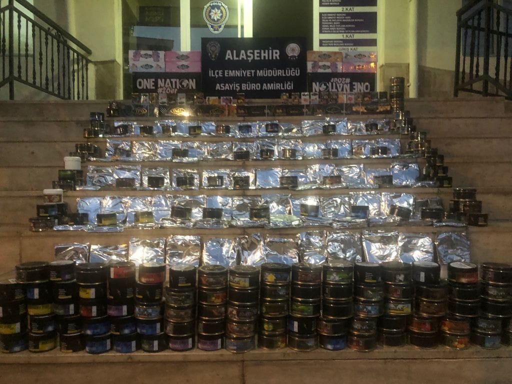 Alaşehir’de 80 kilo kaçak nargile tütünü ele geçirildi