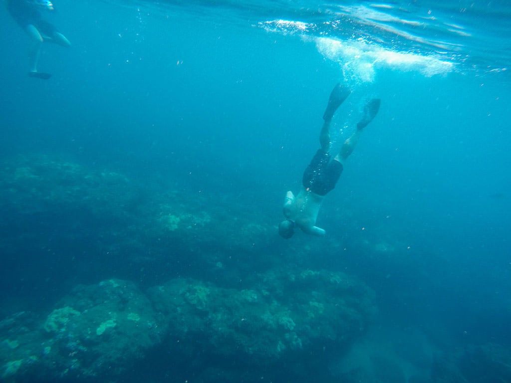 snorkeling during napali coast boat tour with makana charters