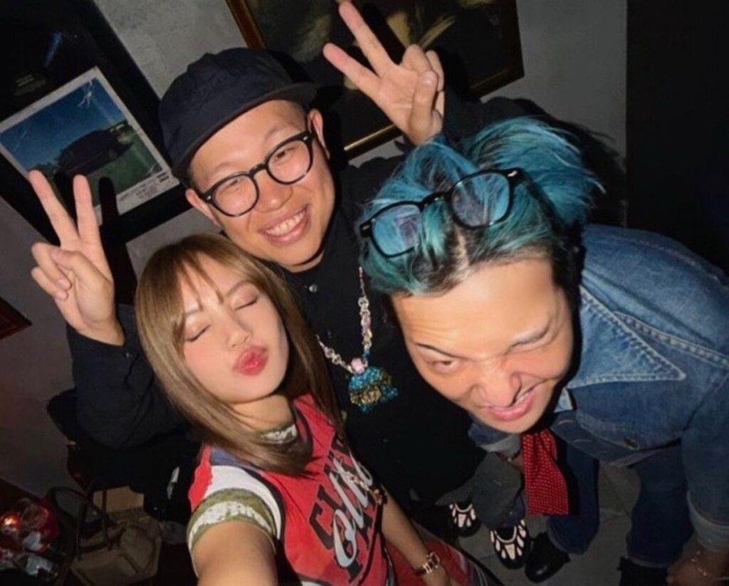 Momen Seru G-Dragon dan Lisa Bareng Desainer VERDY