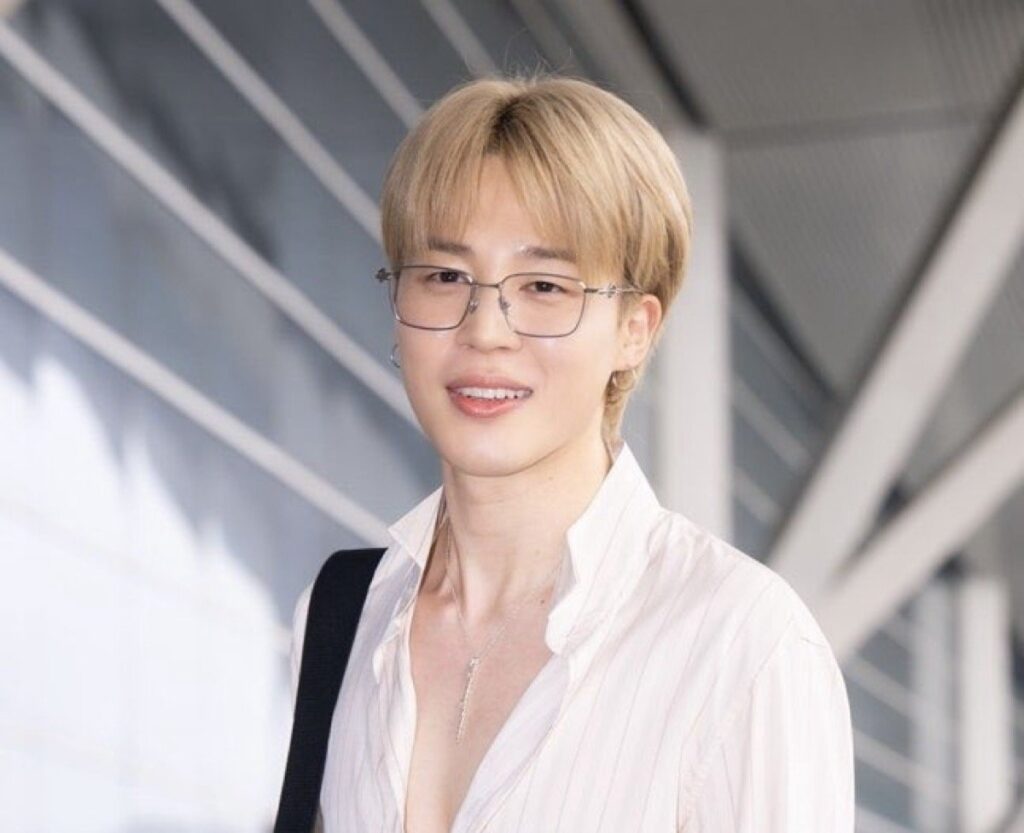 Jimin BTS Terbang ke Paris: Gaya Bandara yang Bikin Melongo
