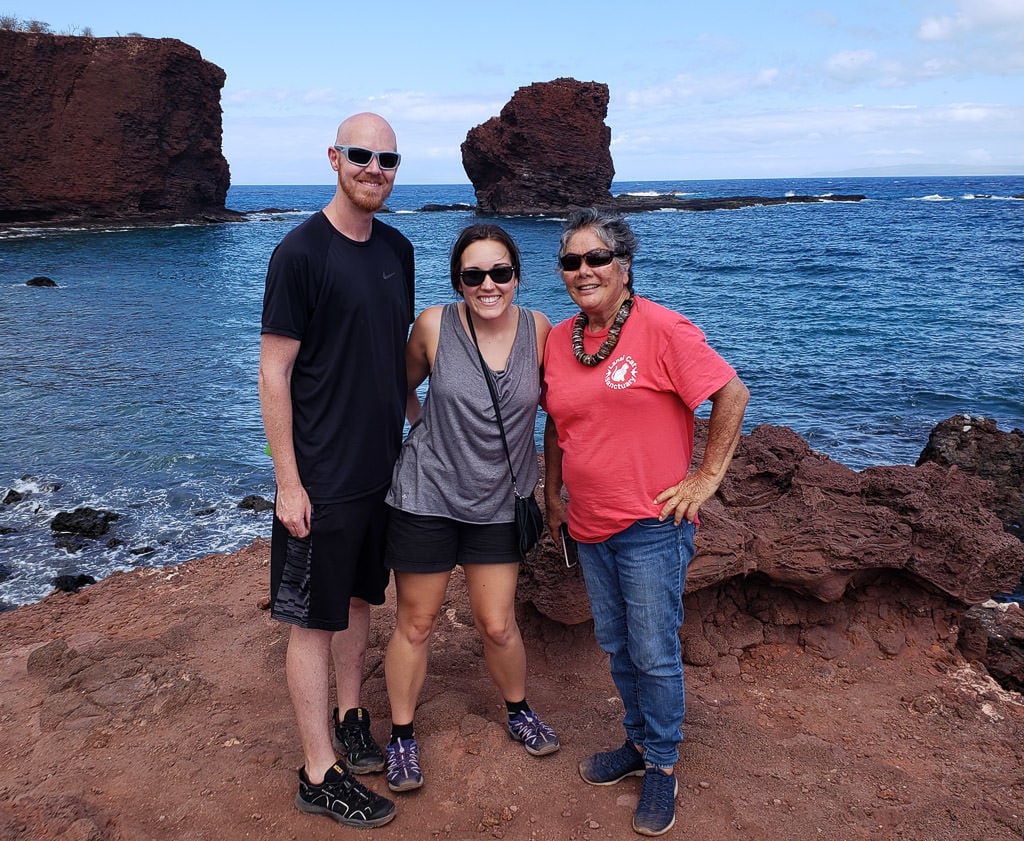 photo with tour guide alberta on a lanai day trip by the beach