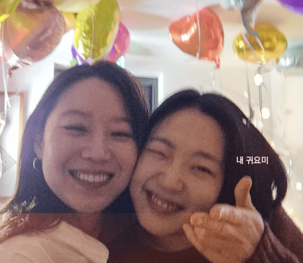 Gong Hyo Jin dan Kim Go Eun: Persahabatan Manis di Media Sosial
