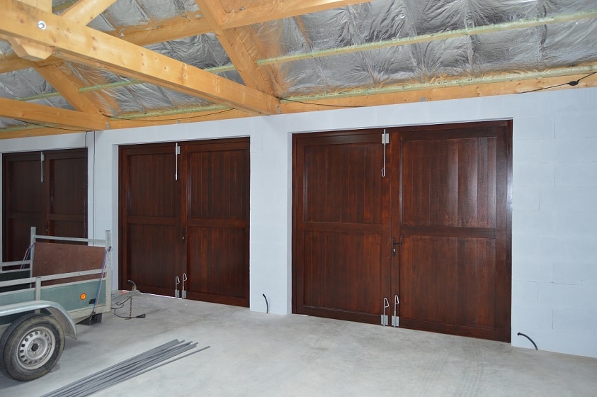 Porte de garage en méranti