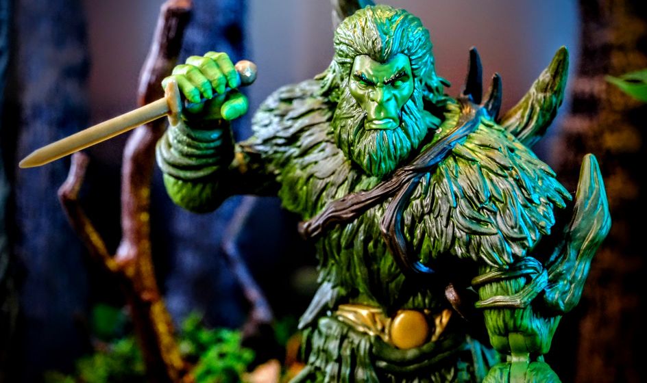 Masters of the Universe Masterverse New Eternia Moss Man JCC47 figure close-up wielding sword accessory