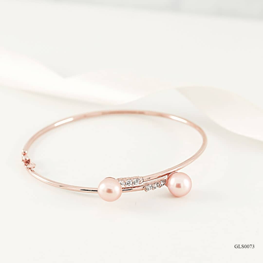 gelang bangle mutiara elegan untuk wanita