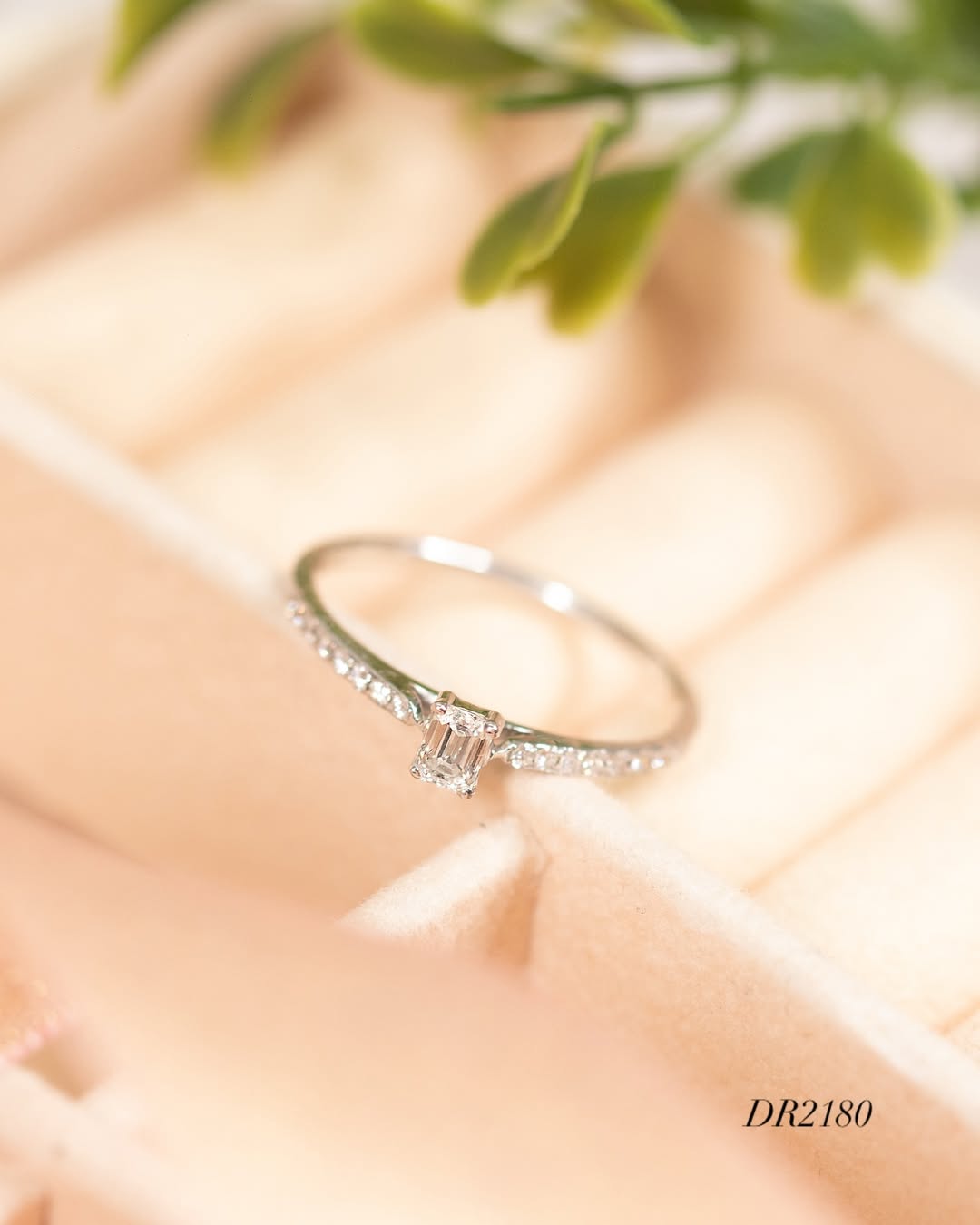 Cincin berlian wanita DR2180