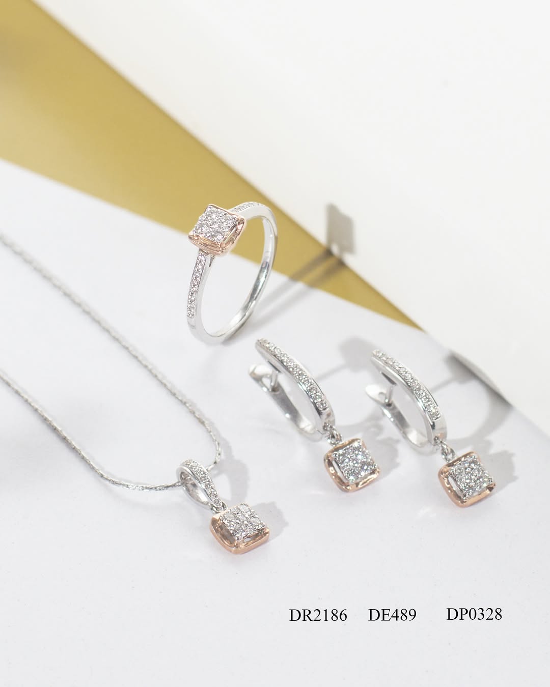 Perhiasan emas berlian dua warna