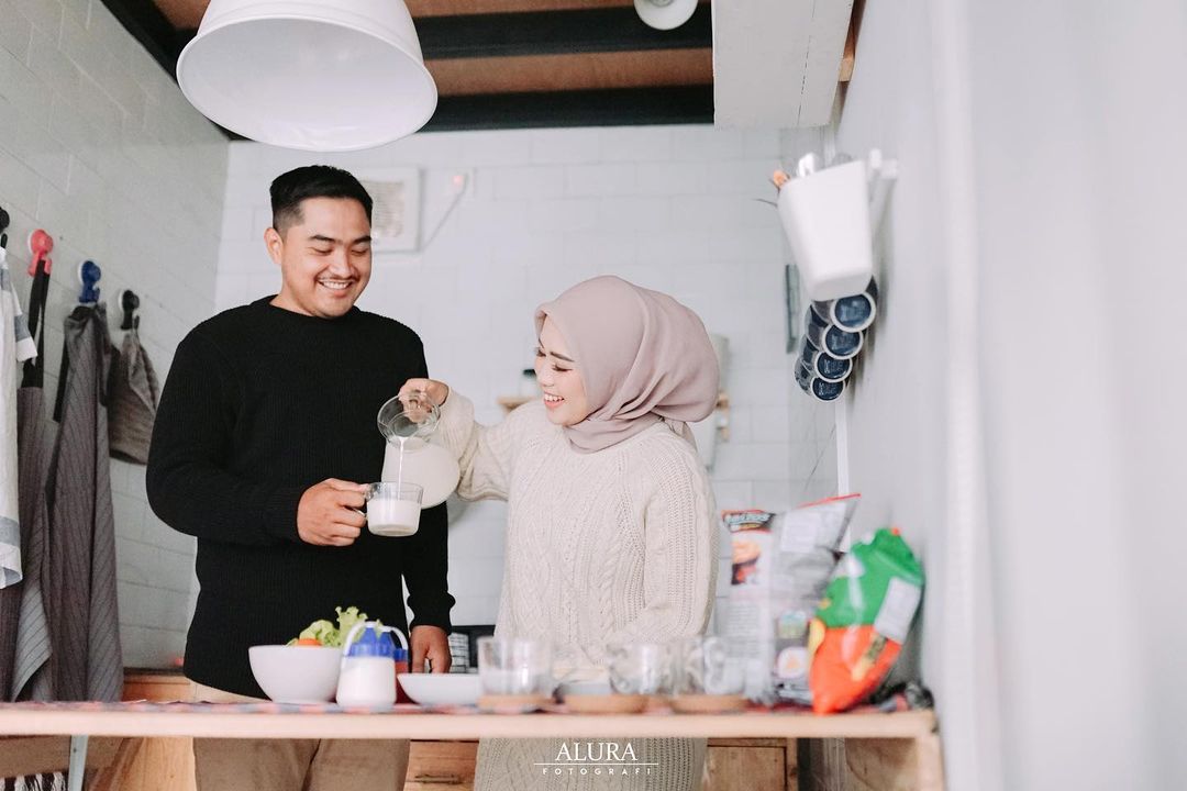 Prewedding indoor simple