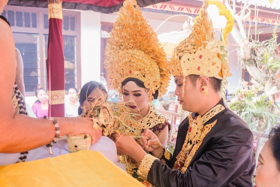 pakaian pernikahan adat bali