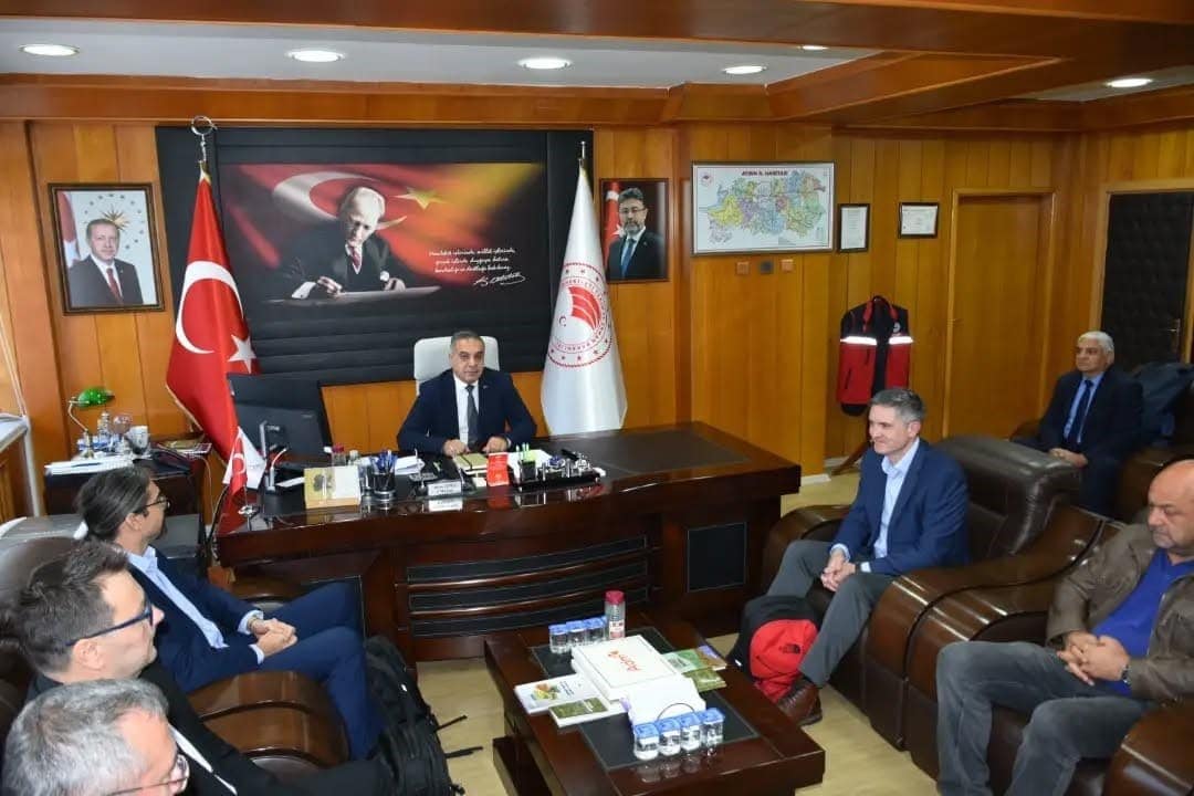 AVRUPA BİRLİĞİ (AB) MİSYON HEYETİ, HAYVANSAL ÜRÜNLERİN GÜVENİLİRLİĞİNİN SAĞLANMASI VE ULUSLARARASI PAZARLARA ERİŞİMİN SÜRDÜRÜLEBİLİRLİĞİNDE ÖNEMLİ ROL OYNAYAN ULUSAL KALINTI İZLEME PROGRAMI KAPSAMINDA AYDIN VE MUĞLA’DA YÜRÜTÜLEN ÇALIŞMALARI YERİNDE İNCELEDİ.