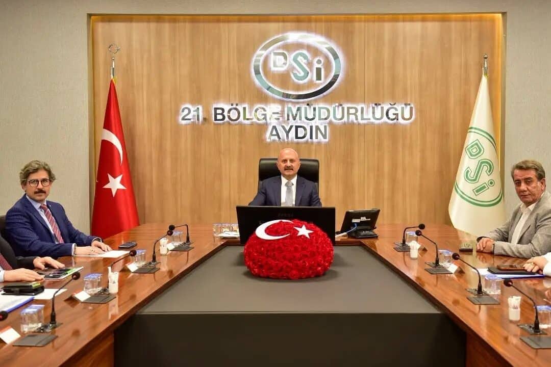 AYDIN’DA SAHİPSİZ HAYVANLARIN BAKIM VE REHABİLİTASYON SÜREÇLERİ İLE GÜVENLİ YAŞAM ALANLARINA YÖNELİK ÇALIŞMALAR, HAYVANLARI KORUMA KURULU TOPLANTISINDA ELE ALINDI.