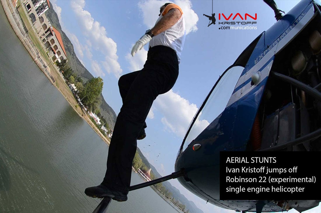 Helicopter: Robinson 22 |