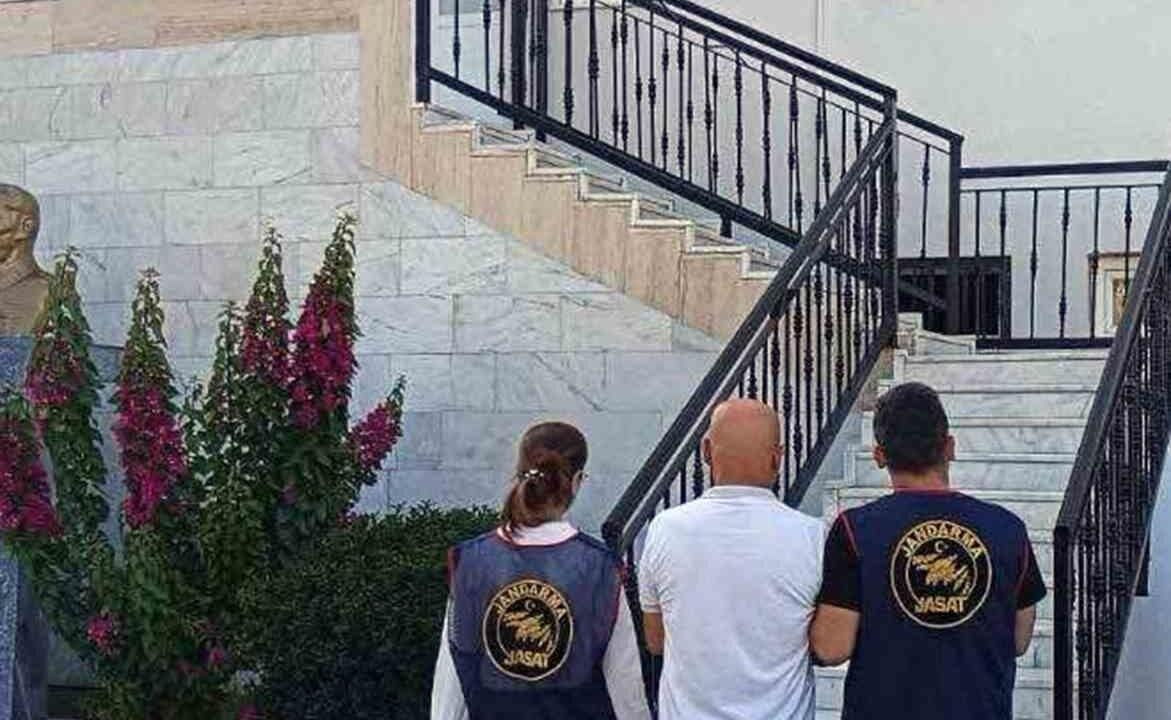 MUĞLA İL JANDARMA KOMUTANLIĞI EKİPLERİNCE 21-27 EYLÜL TARİHLERİ ARASINDA GERÇEKLEŞTİRİLEN DENETİMLERDE 96 ARANAN ŞAHIS YAKALANIRKEN, 13 ŞÜPHELİ TUTUKLANARAK CEZAEVİNE TESLİM EDİLDİ.