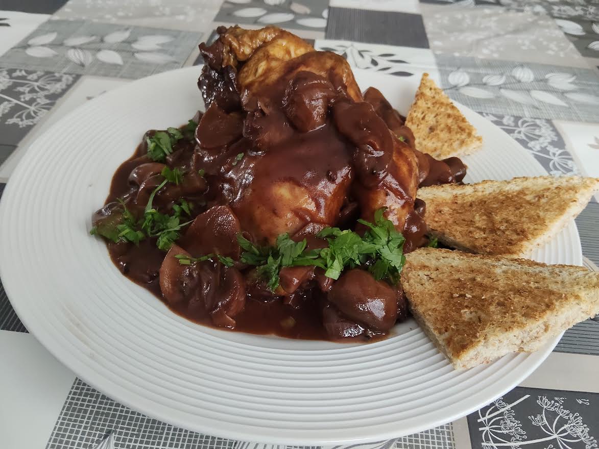 photo de Coquelets au vin rouge