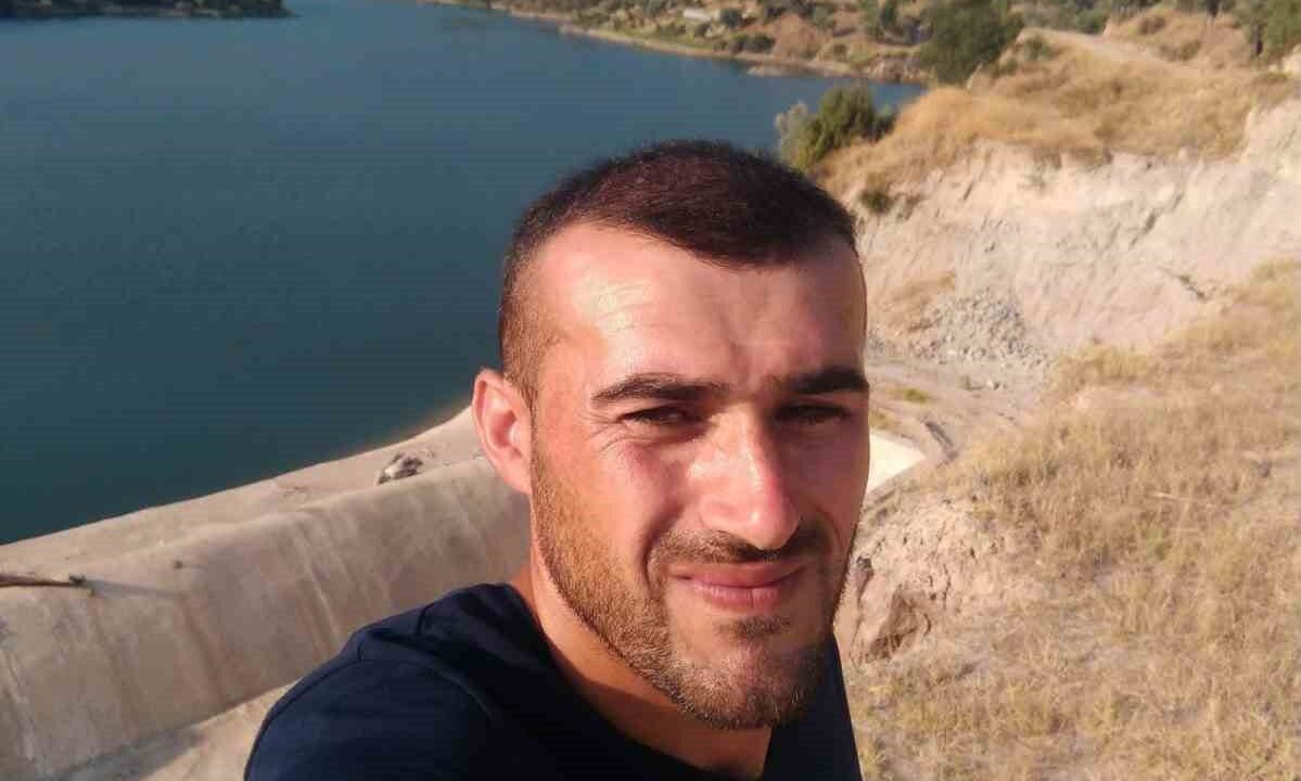 AYDIN'IN SULTANHİSAR İLÇESİNDE BİRLİKTE ALKOL ALAN 3 KİŞİ ARASINDA ÇIKAN KAVGADA BAŞINA ODUNLA DARBE ALAN 37 YAŞINDAKİ ERHAN YALÇIN HAYATINI KAYBETTİ.